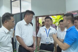 罗毅君专题调研就业工作并主持召开座谈会 