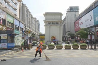 高温下的坚守： 脚踏
