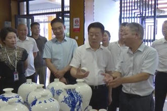 何寄华调研民盟常德市委会盟务工作