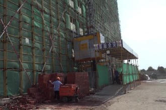 津市：项目建设不减速 高温作业保安全
