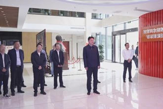 罗毅君带队调研社会工作