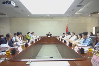周振宇主持召开全市经济运行座谈会