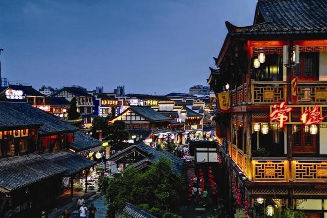 暮色河街