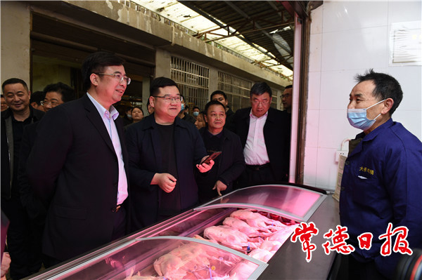 邹文辉在市食品安全委员会全会上指出：坚决落实