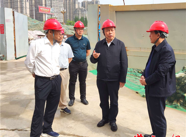 省人大常委会副主任、省总工会主席周农来常调研时强调：坚持工人文化宫