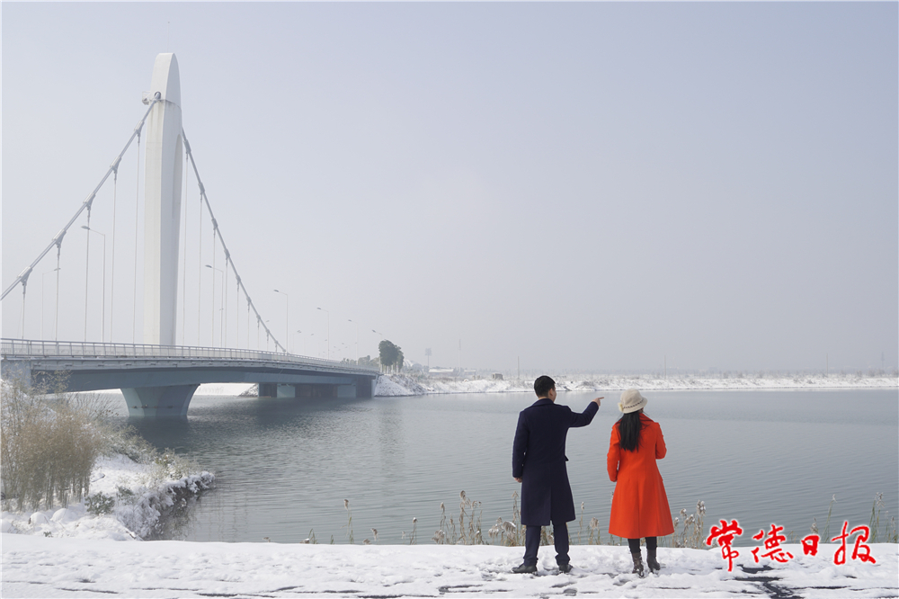 廖学春-柳叶湖赏雪-1.jpg