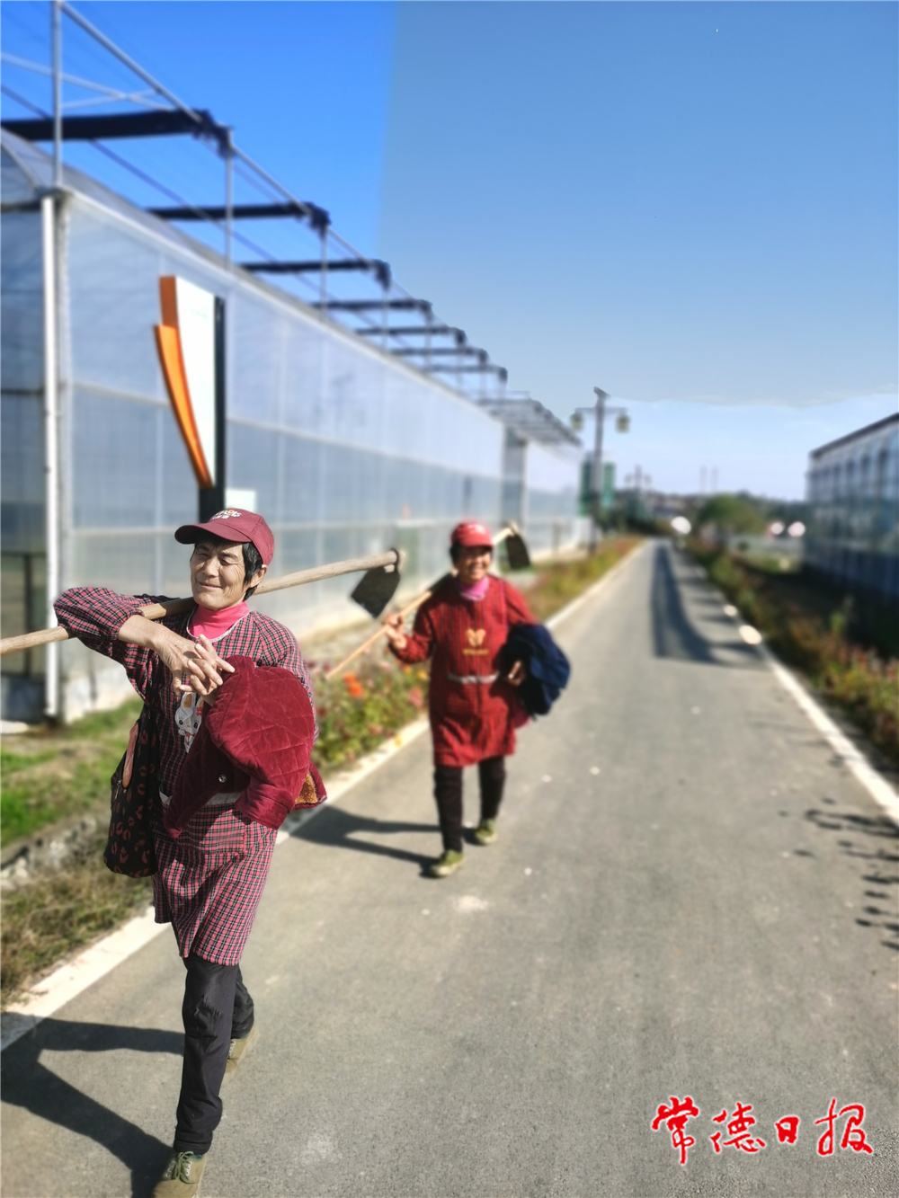 报社胡蓉作品，《路上》.jpg