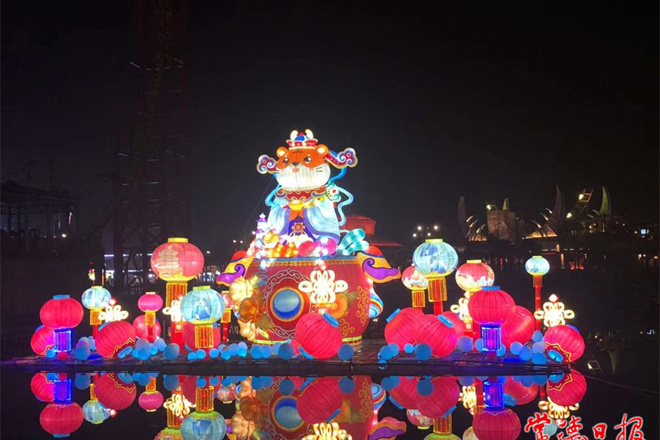 【社会】万人呐喊迎新年，常德卡乐星球灿烂焰火点亮常德