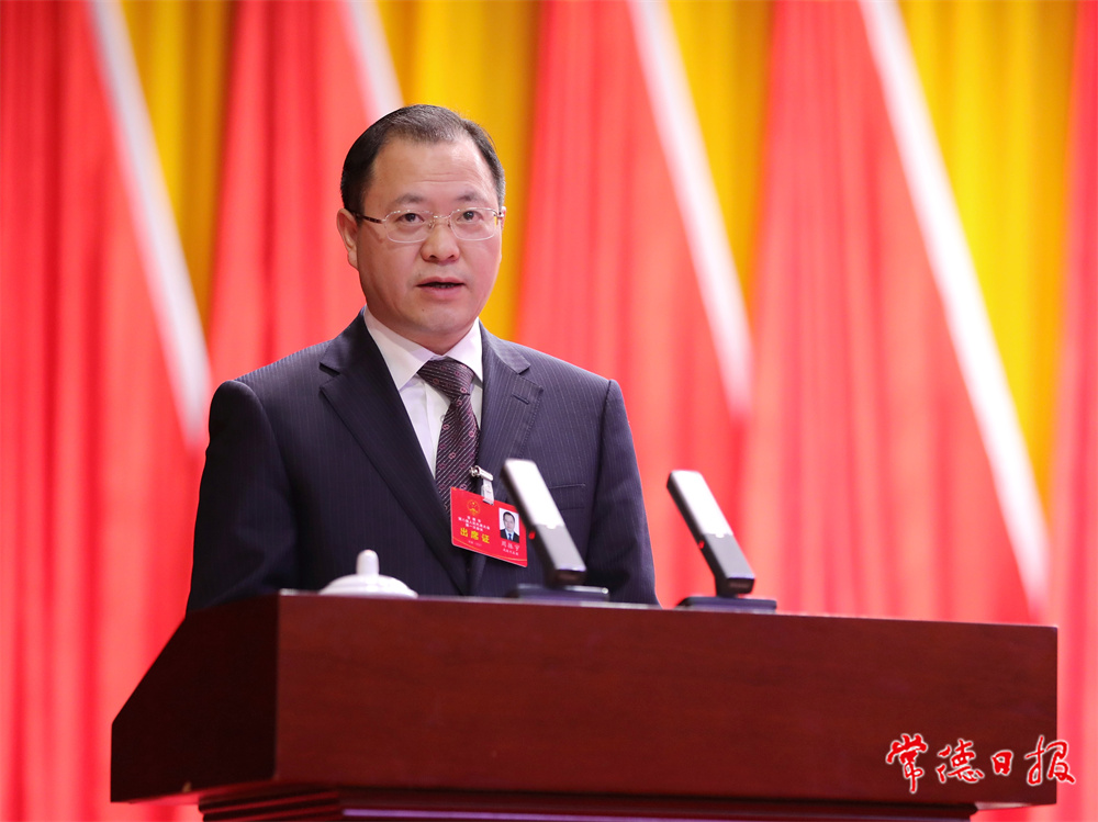 新当选的市人民政府市长周振宇发表任职讲话_1641046605652.jpg
