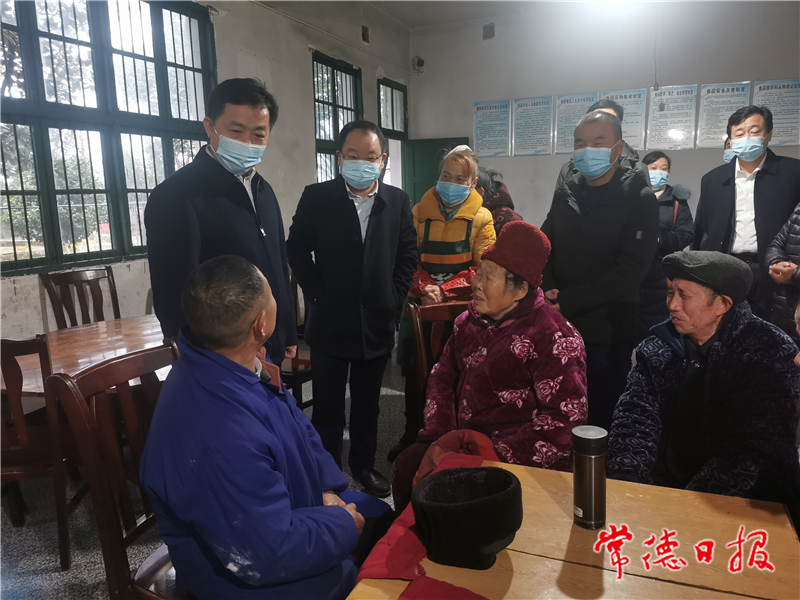 刘国龙节前慰问3_1643286812396.jpg 刘国龙节前慰问3_1643286812396.jpg