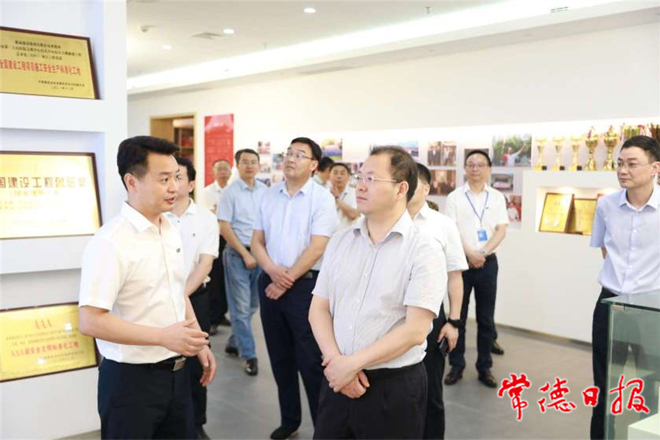 周振宇前往企业开展