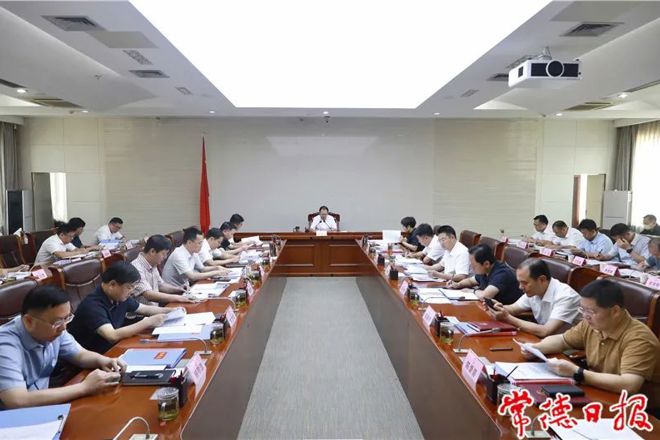 市政府门户召开第13次常务会议
