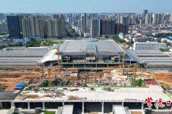 【摄影报道】战高温，斗酷暑！常德火车站二期工程建设如火如荼
