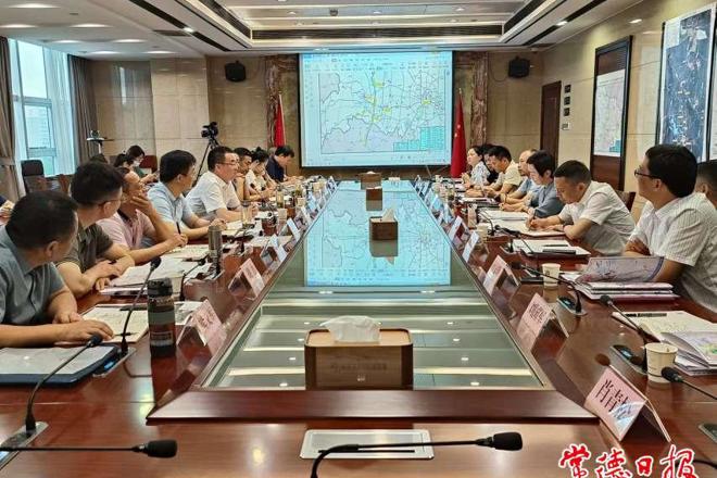 荆州市人民政府领导机构来常对接高速公路项目