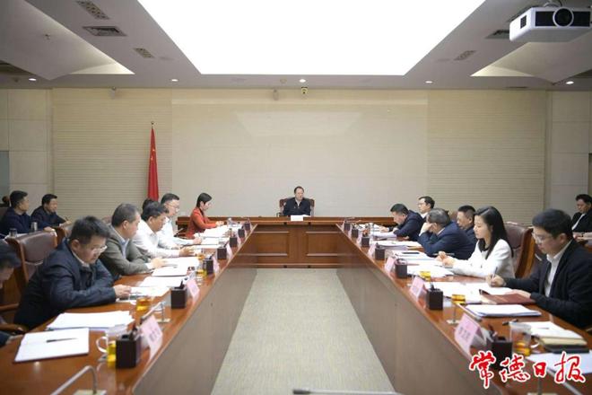 周振宇主持召开市政府门户经济工作务虚会