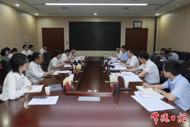 周振宇调研商务和开放型城市经济概况规划编制工作