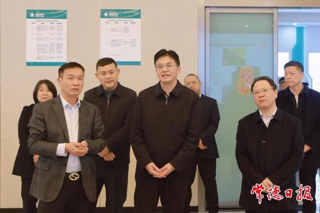 罗毅君周振宇督导检查安全生产、市场供应、公共安全工作