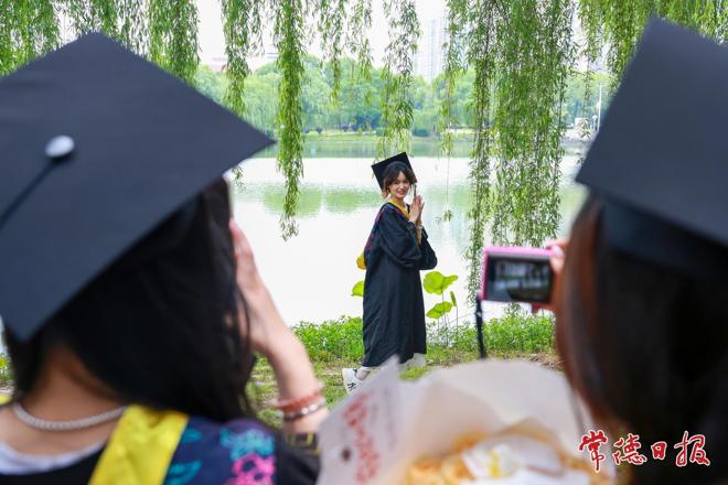 【组图】毕业季来临 常德高校学子校园留影话别离