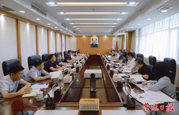 罗毅君与宁德时代董事长助理曲涛一行举行工作会谈