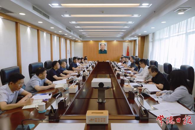 罗毅君与宁德时代董事长助理曲涛一行举行工作会谈